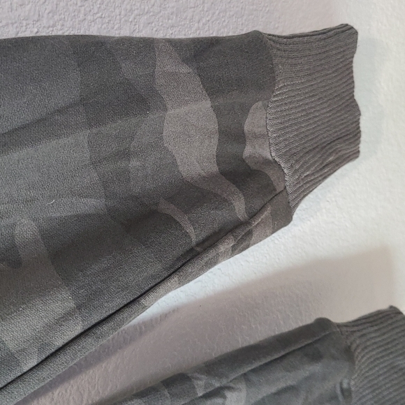 NWT Splendid gray camo jogger sweats small - Picture 5 of 9
